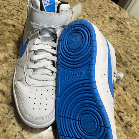 Youth Nike size 7 - Picture 3 of 3